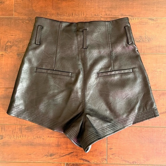 TOPSHOP Faux Leather Black High Rise Shorts Size US 4 - Picture 3 of 8